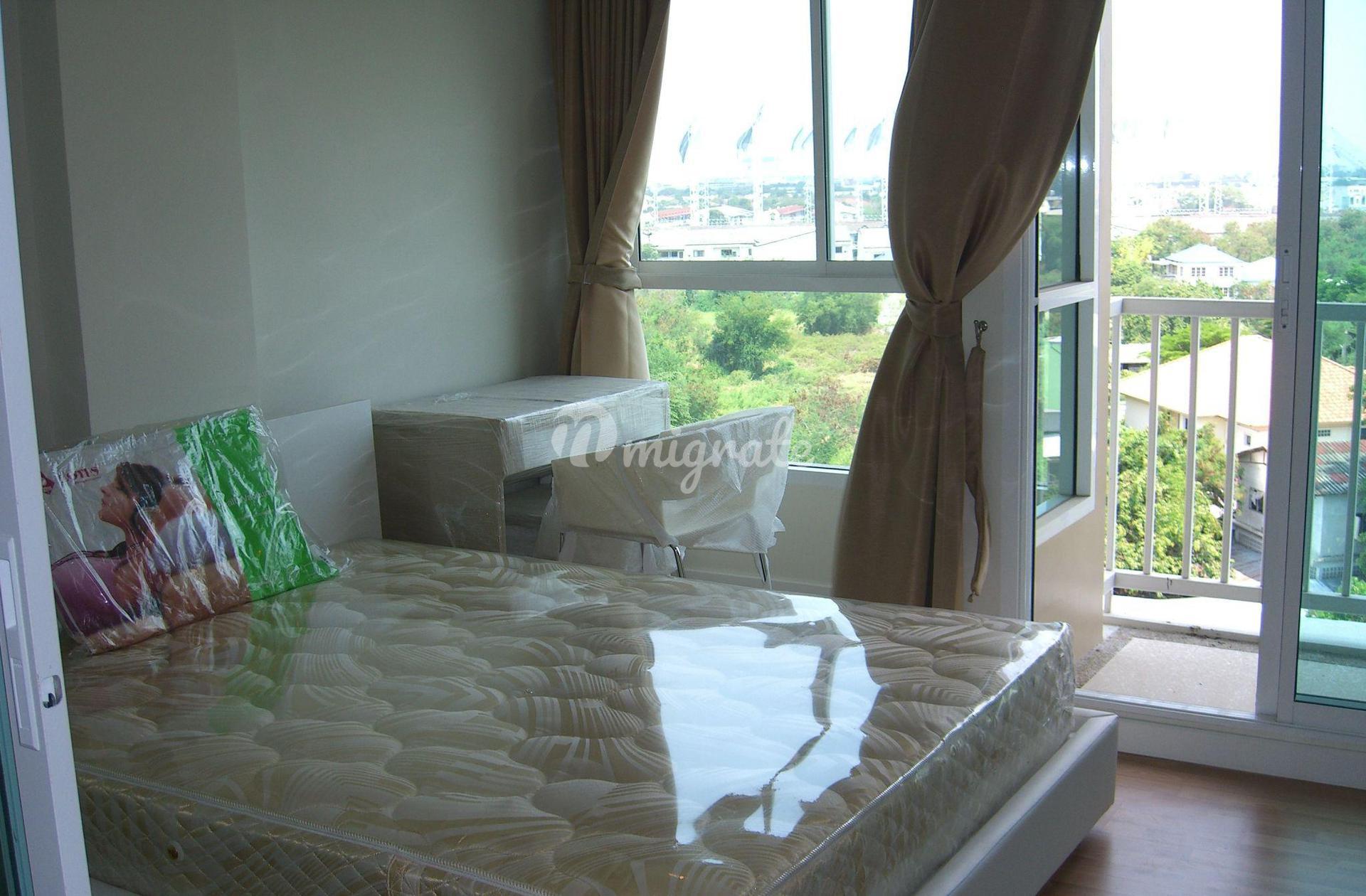 1 спален Кондо на продажу в We Condo Ekkamai-Raminthra (We Condo Ekkamai-Raminthra)