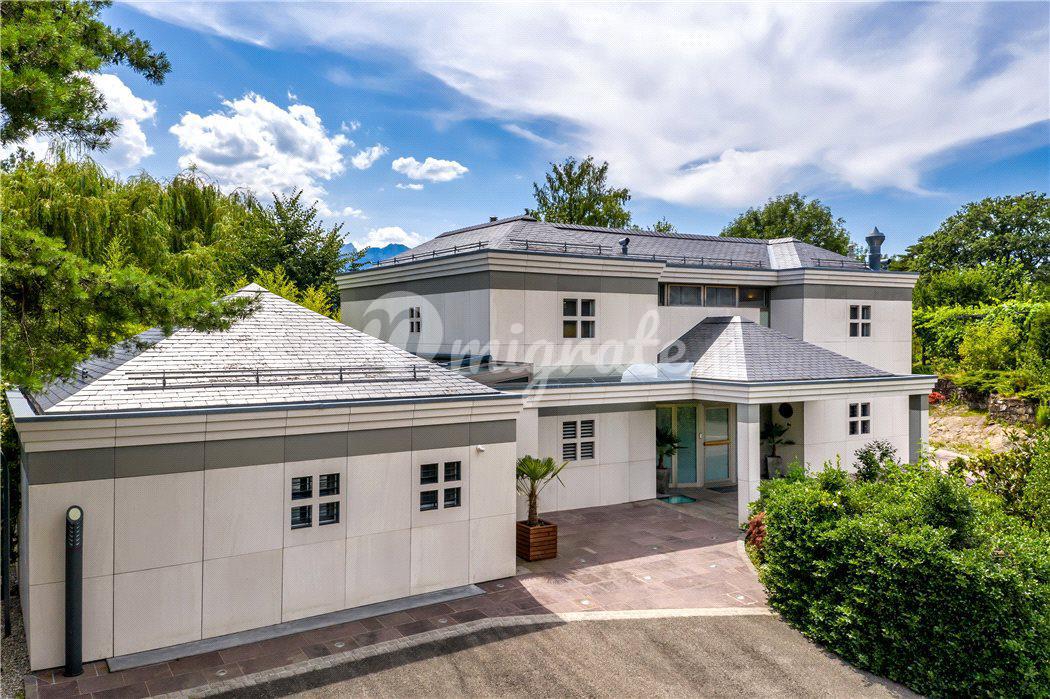 Роскошный современный дом в Монтре