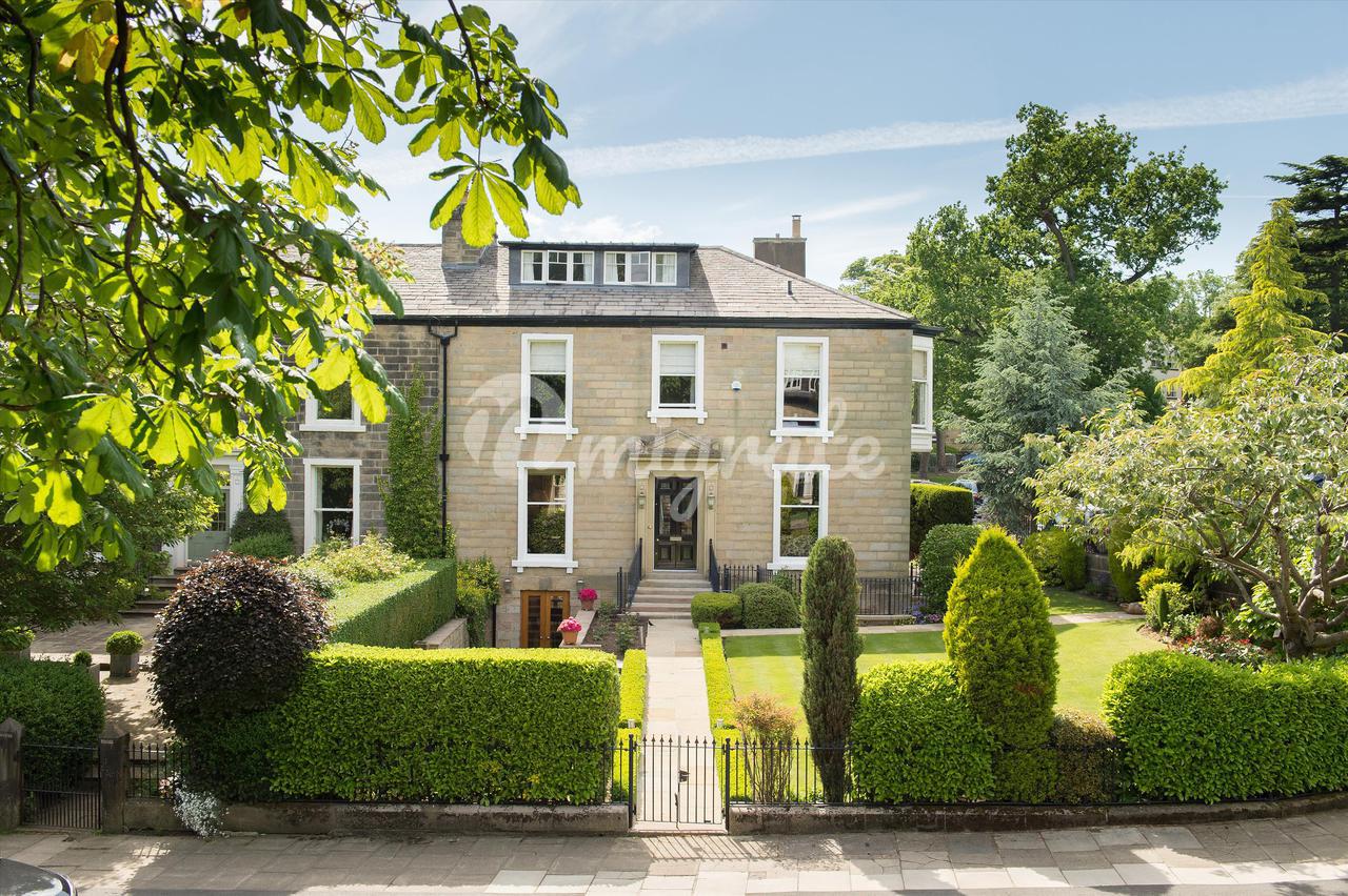 Вилла в Swan Road, Harrogate, North Yorkshire, HG1