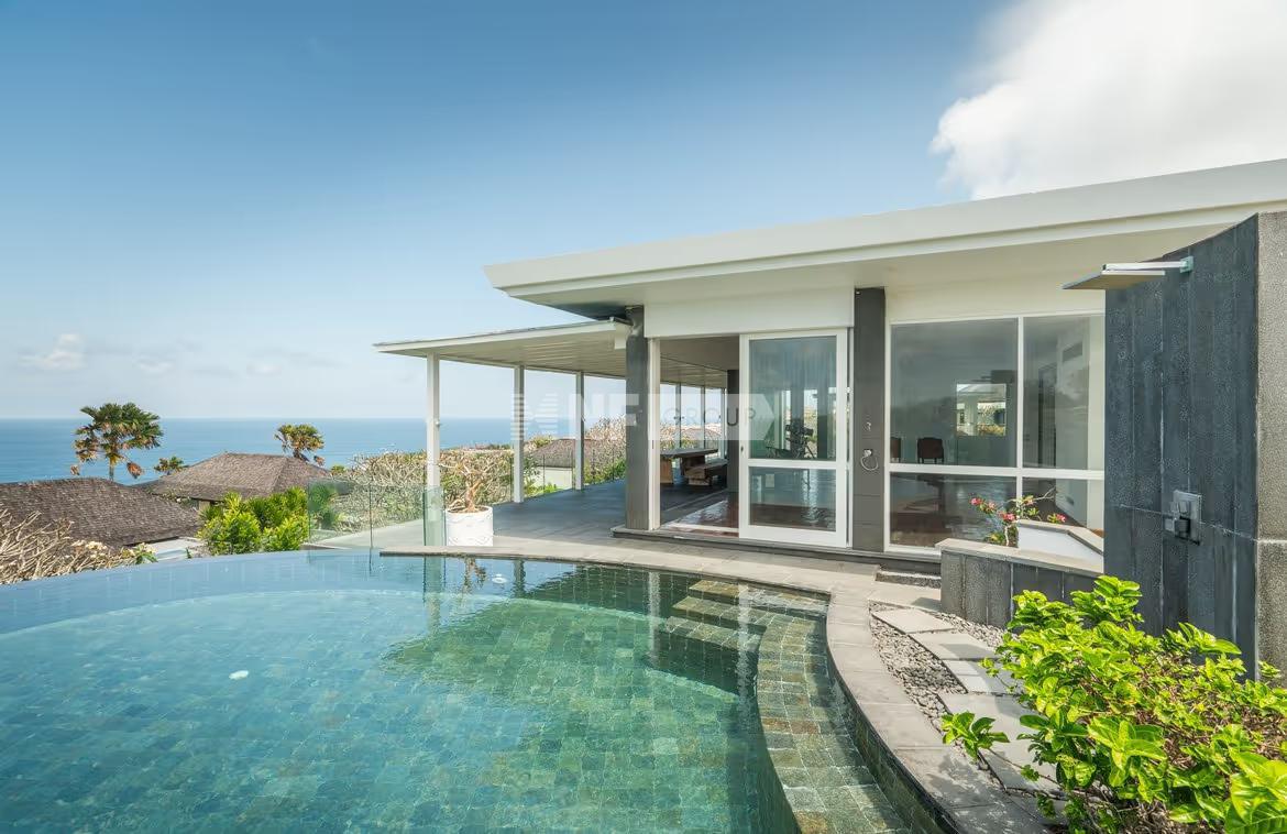Luxurious cliffside villa with stunning ocean views near Pandawa beach
