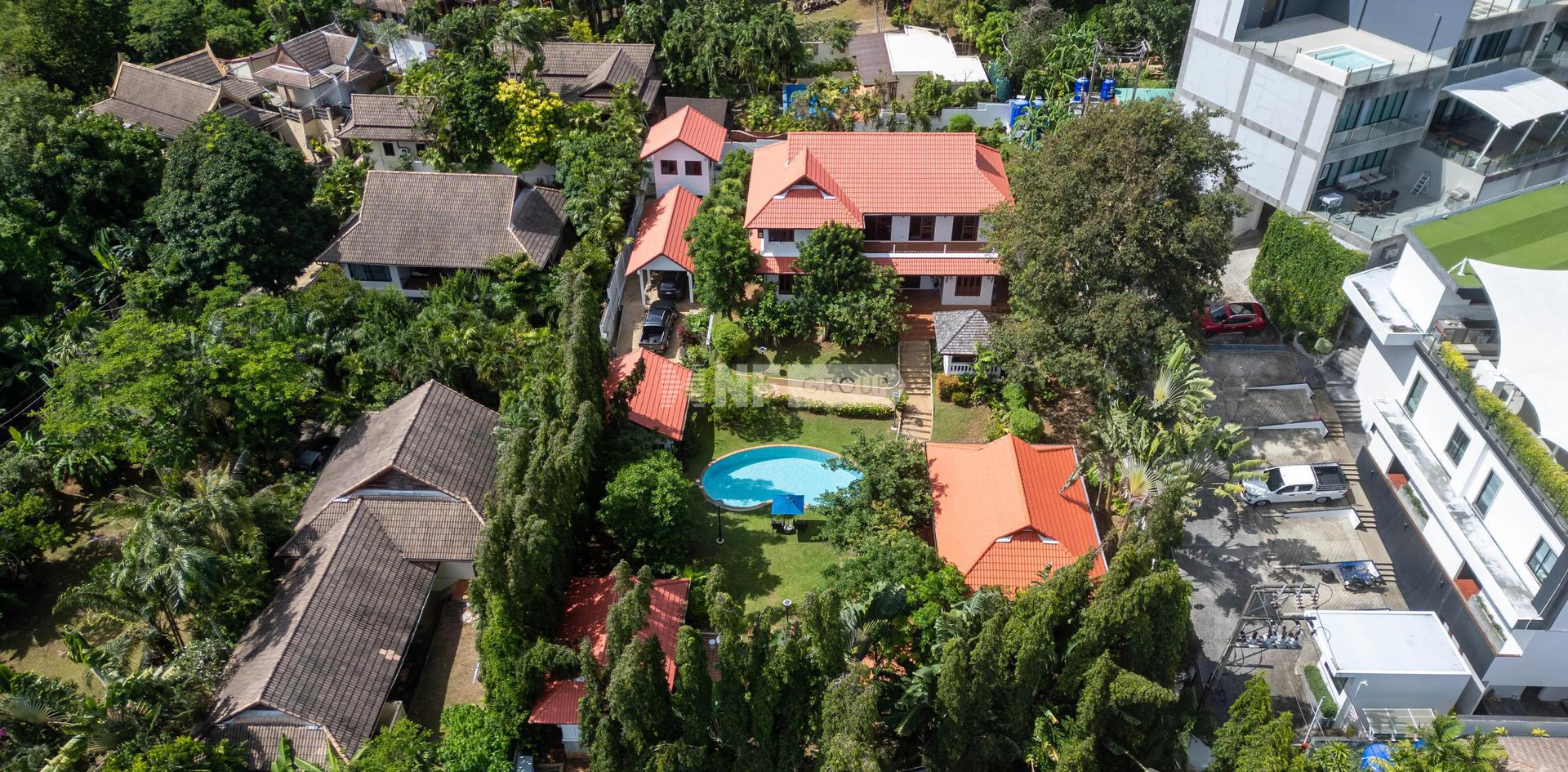Exceptional Property on a Spacious Plot with Endless Ops
