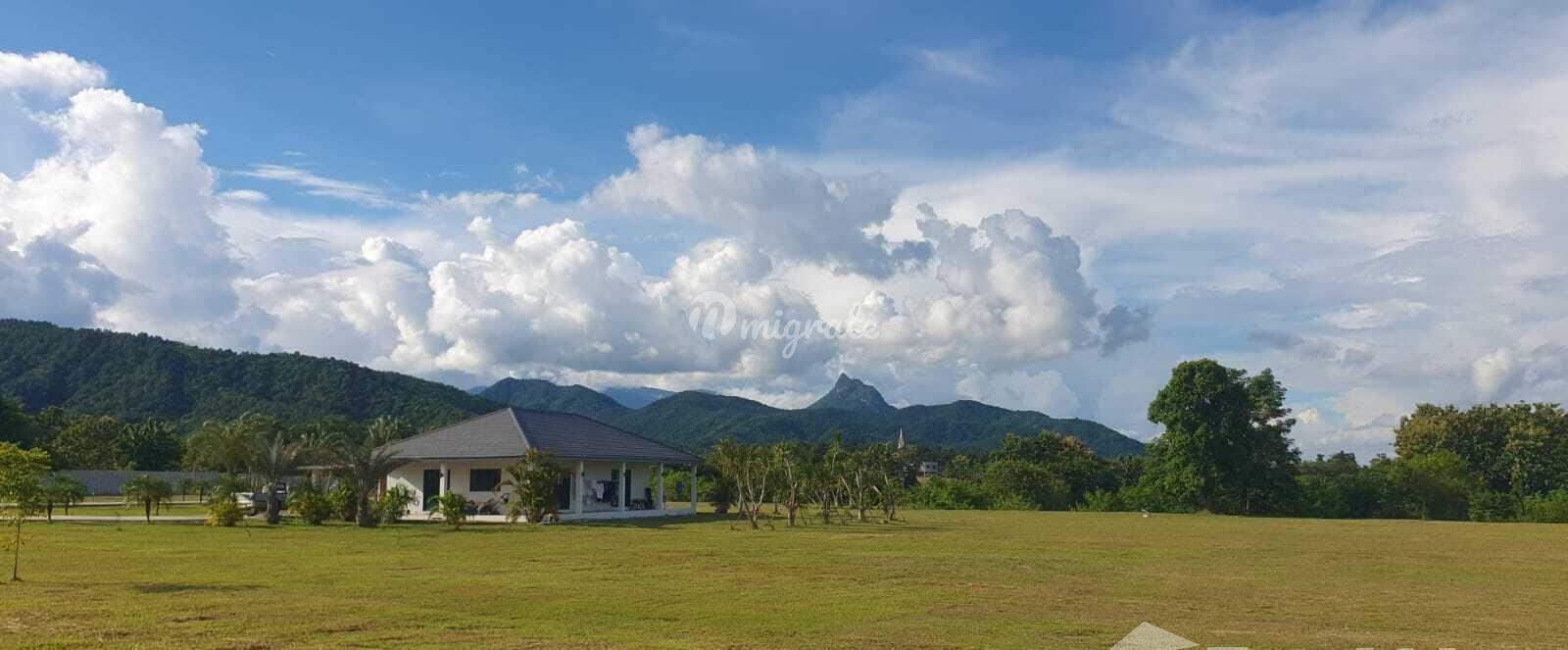 2 спален Дом на продажу (Nice Home with Panoramic Mountain Views for Sale)