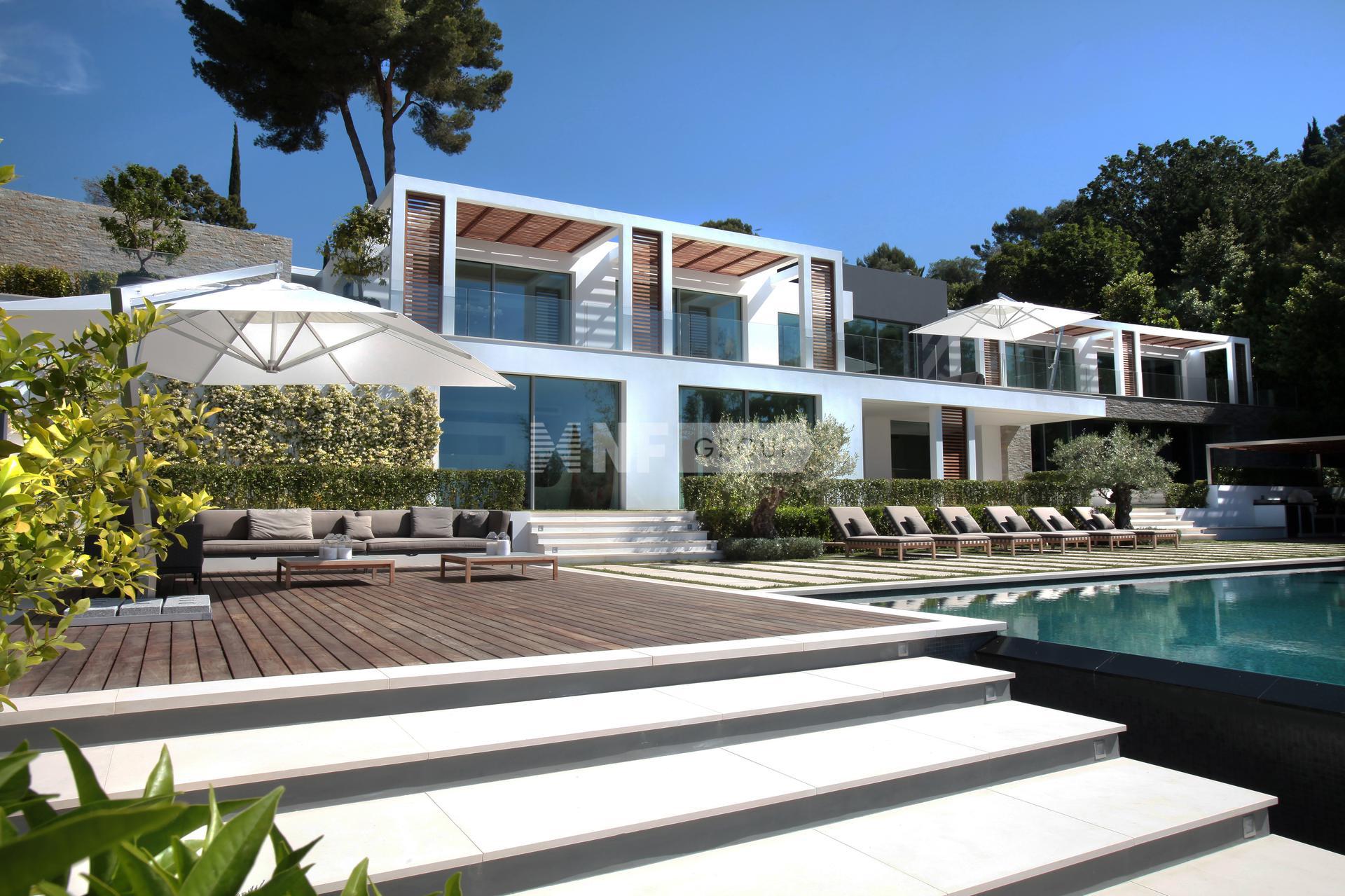 Роскошная современная вилла с бассейном и панорамным видом в Каннах