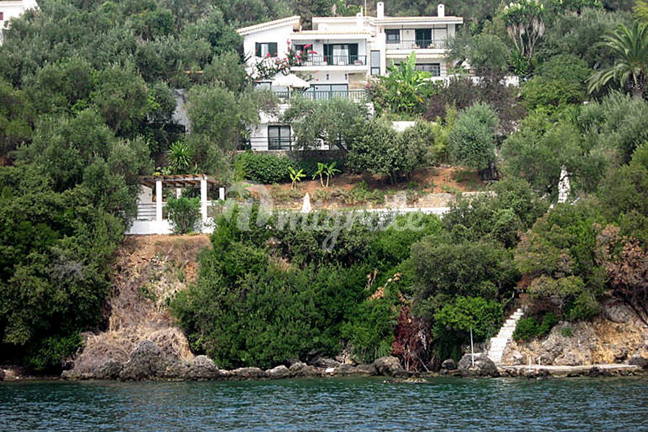 Вилла на побережье в Коммено на о. Корфу