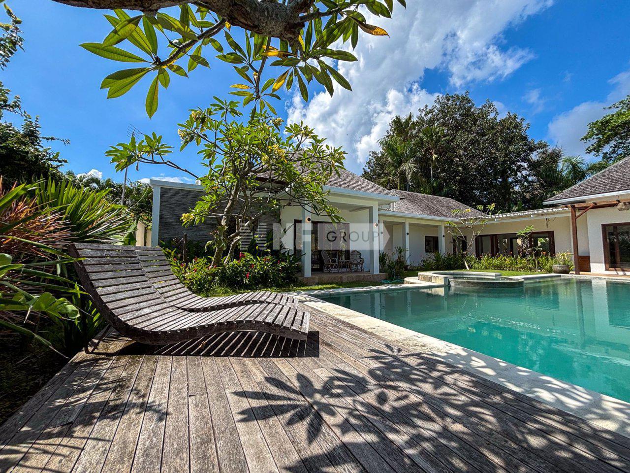 Contemporary style villa in the heart of brawa