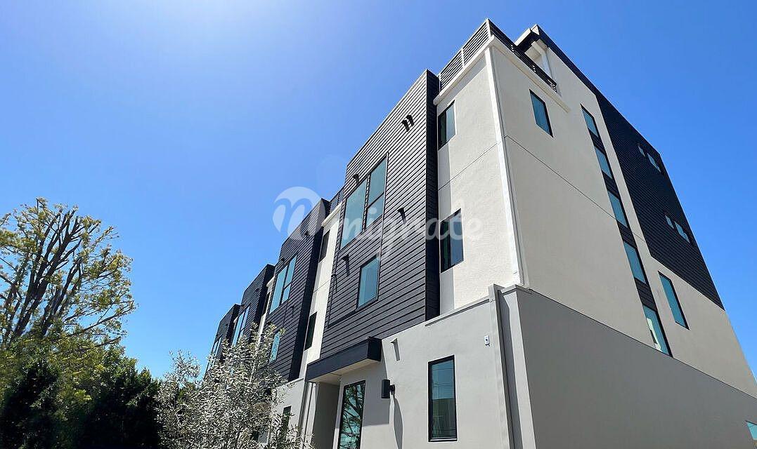 Современный дом в модном районе Лос-Анджелеса (3411 Fletcher Dr, Los Angeles, CA 90065)