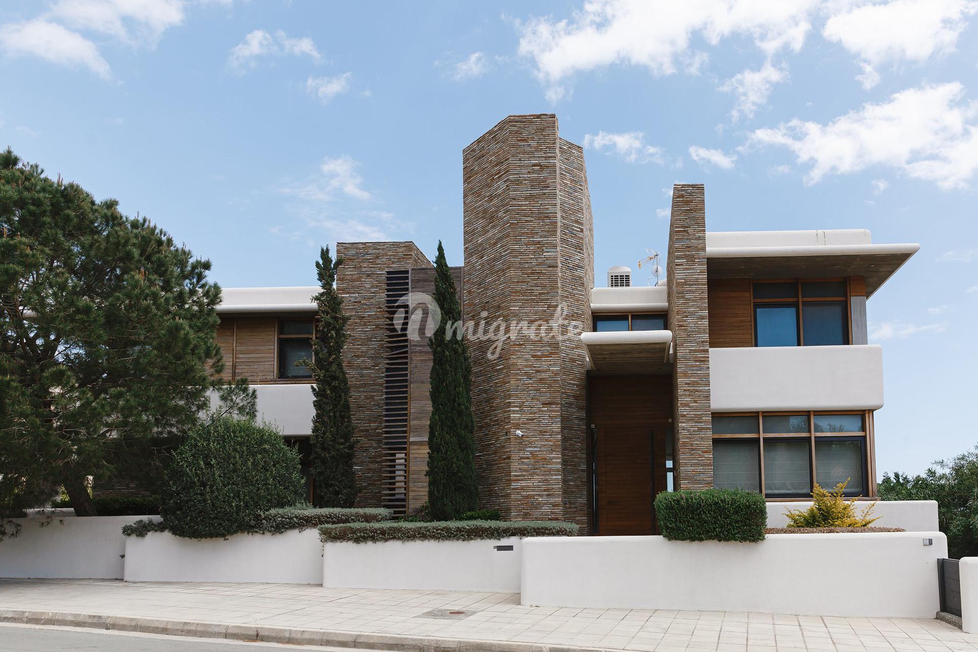 Дом с 8 спальнями в Агиос Афанасиос, Лимассол
 (8 Bedroom House in Agios Athanasios, Limassol)