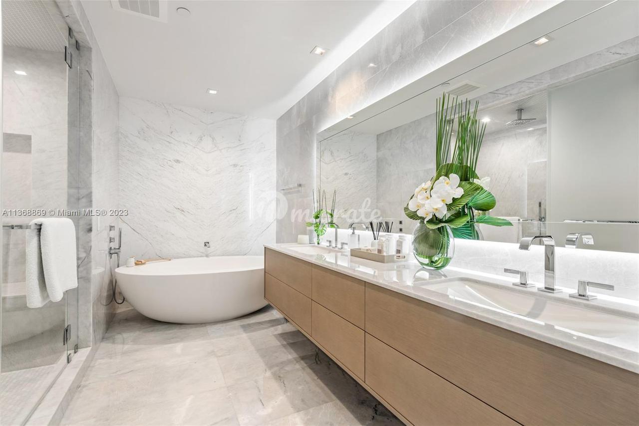 Кондоминиум в 18501 Collins Ave, 4501 - Sunny Isles Beach, Florida