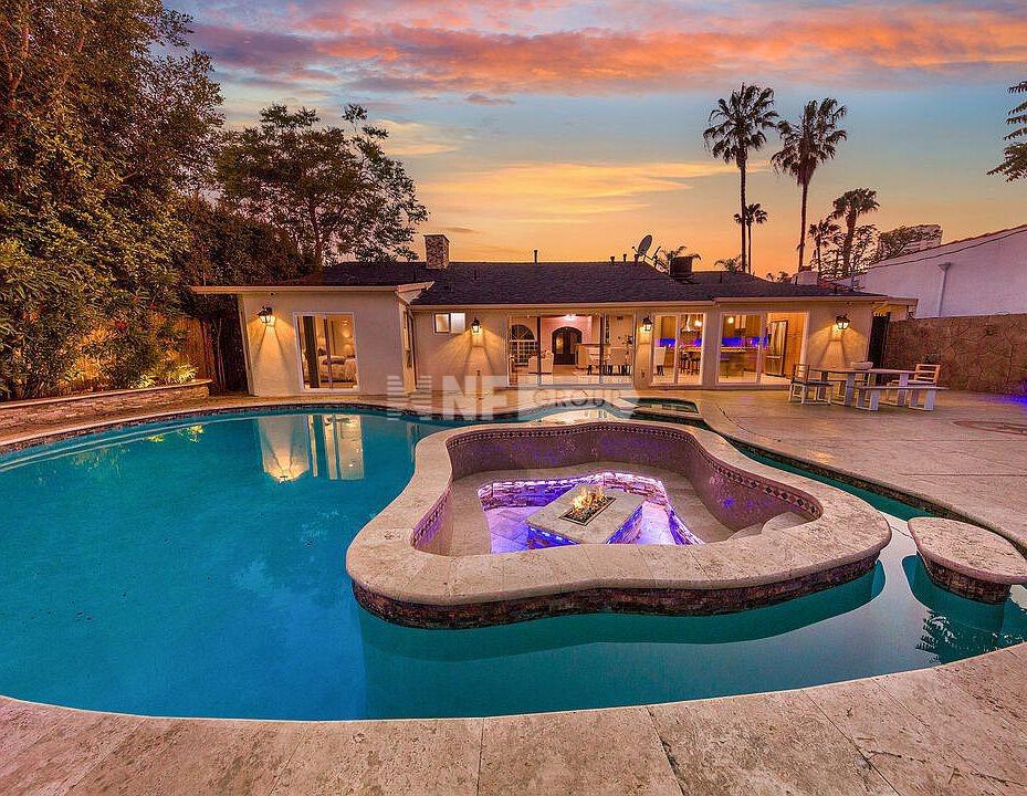 Дом в престижном районе Лос-Анджелеса (1416 Pandora Ave, Los Angeles, CA 90024)