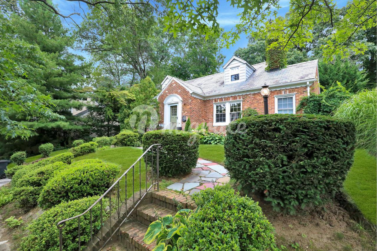 Вилла в 39 Devon Road - Great Neck, New York