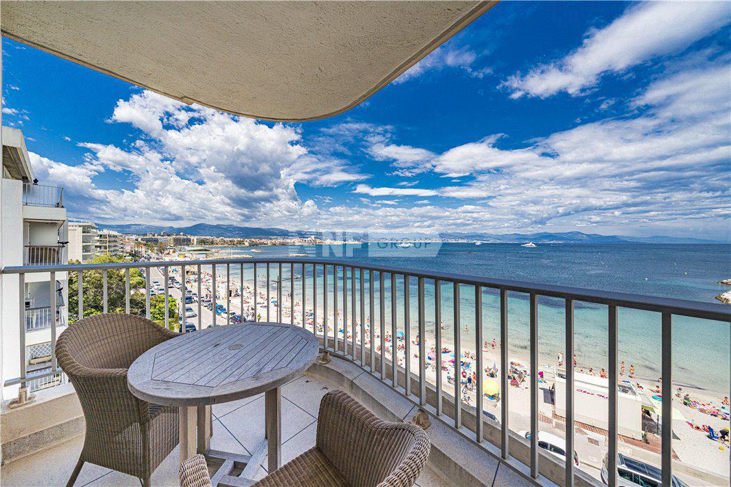 Апартаменты на первой линии в Антибе