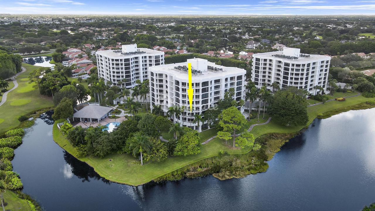 Кондоминиум в 20310 Fairway Oaks Drive, 131 - Boca Raton, Florida
