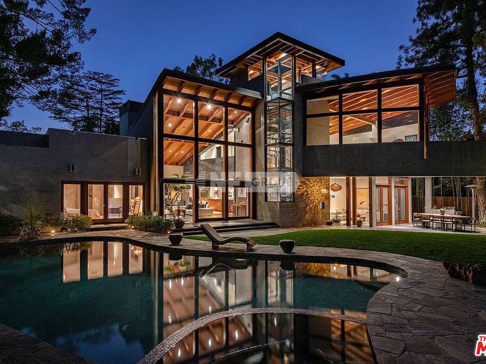 Роскошный дом с красивым видом в Лос-Анджелесе (2238 Stradella Rd, Los Angeles, CA 90077)