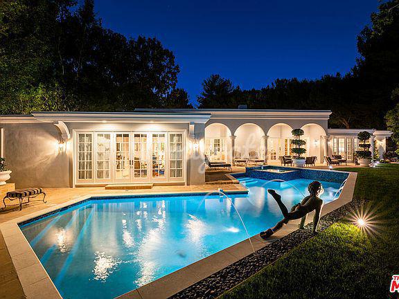 Просторный дом в Беверли-Хиллз (1195 Tower Grove Dr, Beverly Hills, CA 90210)