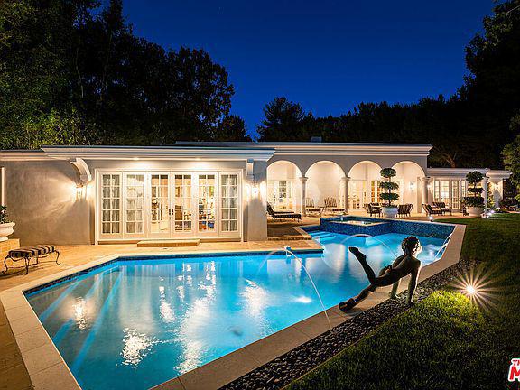 Просторный дом в Беверли-Хиллз (1195 Tower Grove Dr, Beverly Hills, CA 90210)