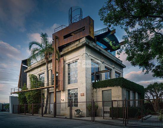 Творческая резиденция в Лос-Анджелесе (698 Moulton Ave, Los Angeles, CA 90031)