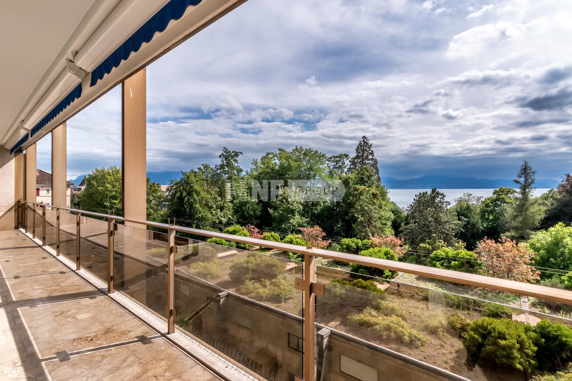 Апартаменты с видом на озеро в Лозанне