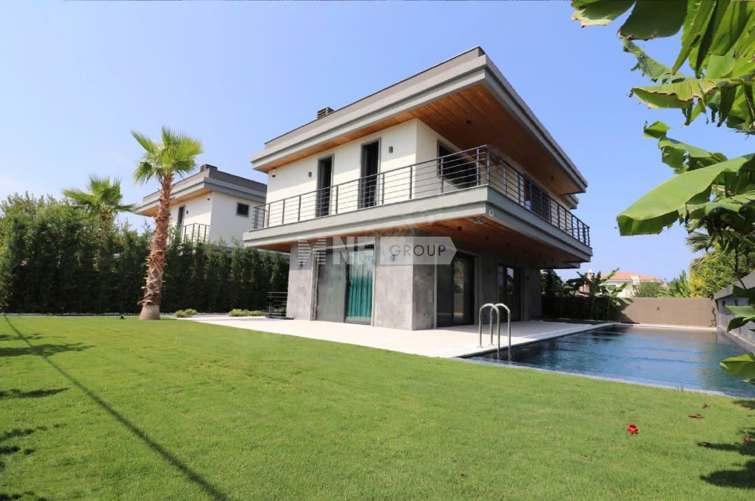 Вилла с бассейном в Чешме