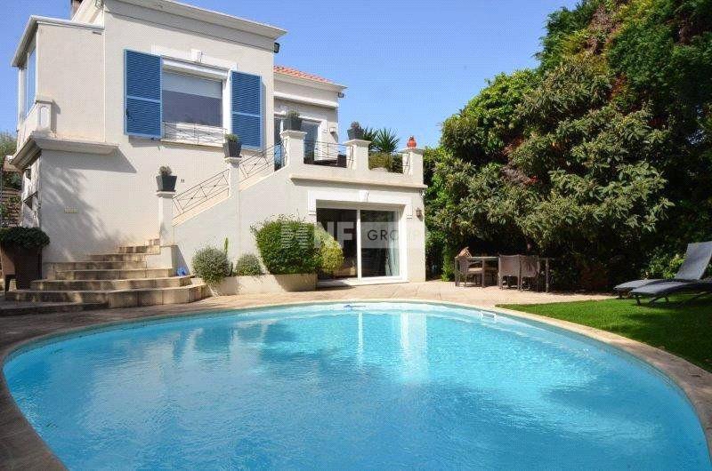 Современная вилла на мысе Антиб