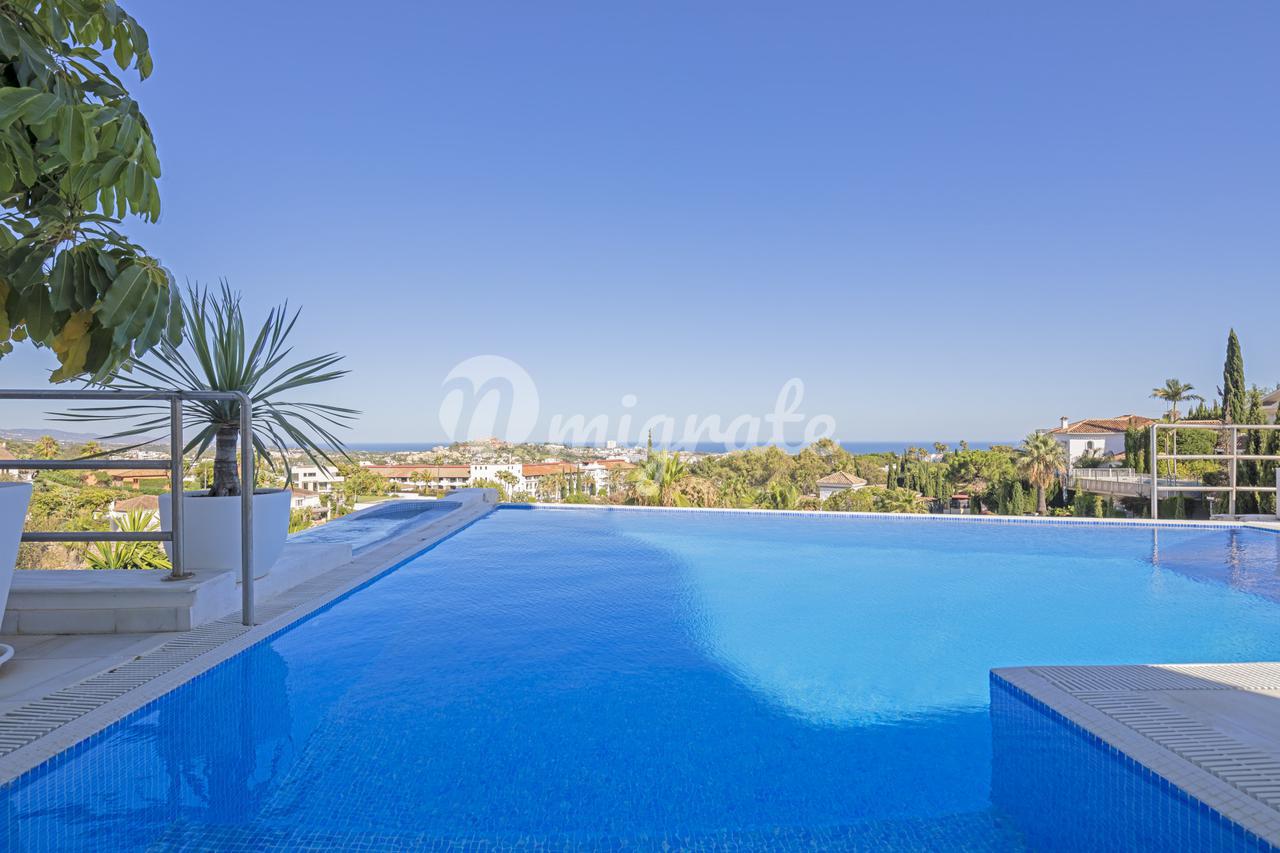 Вилла в El Herrojo, Benahavis, Malaga