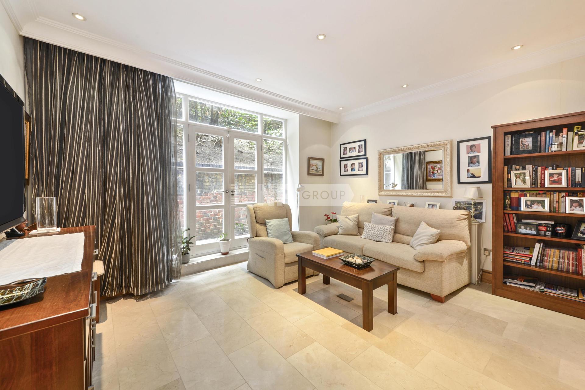 Квартира в Iverna Court, London, W8