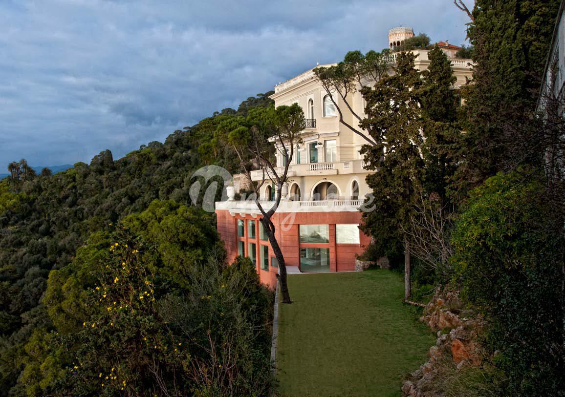 Роскошная вилла с панорамным видом на море в Ницце (Villa Le Roc)