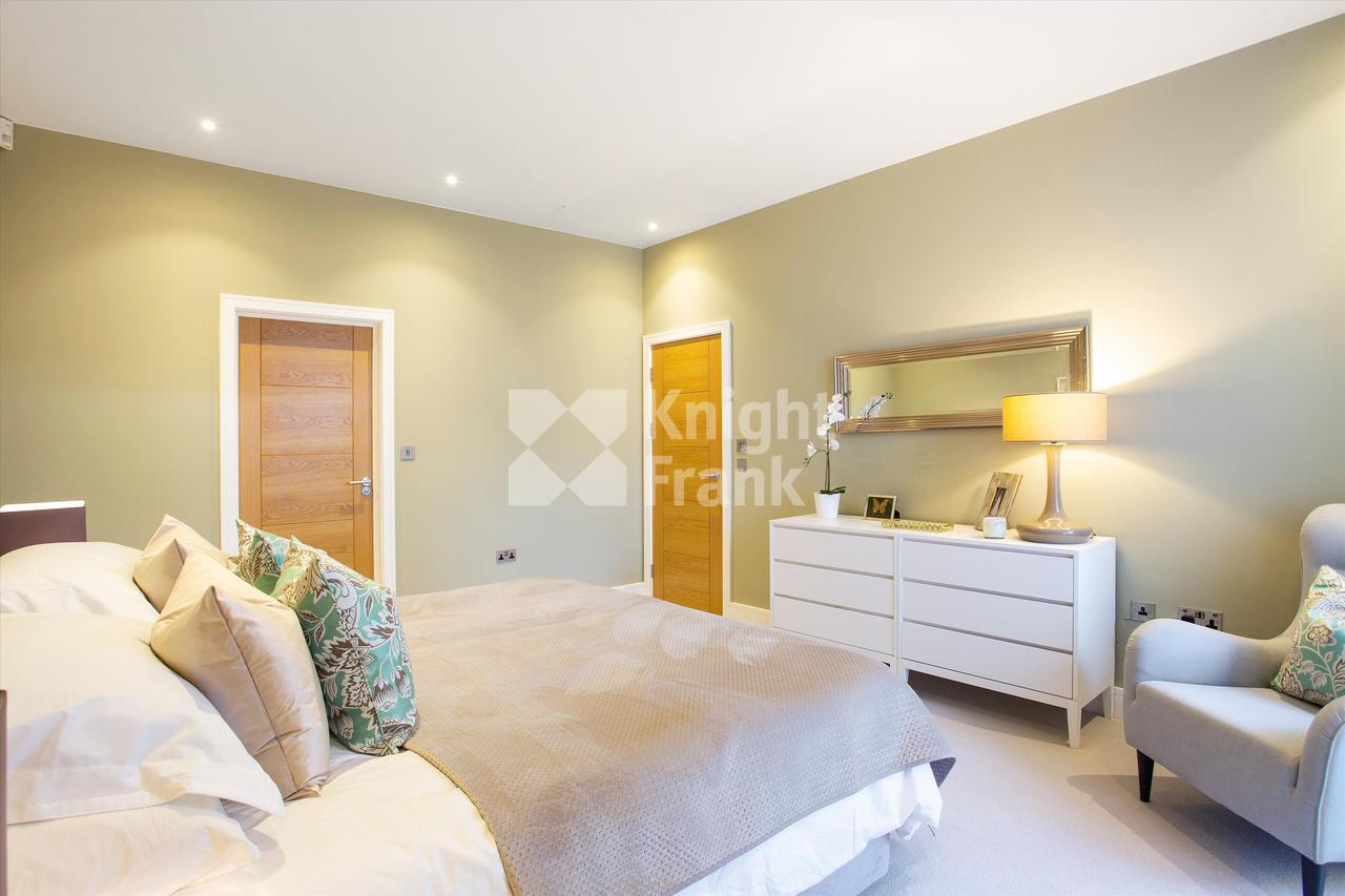 Продажа Вилла в Bramcote Road, London, SW15. в Лондоне в