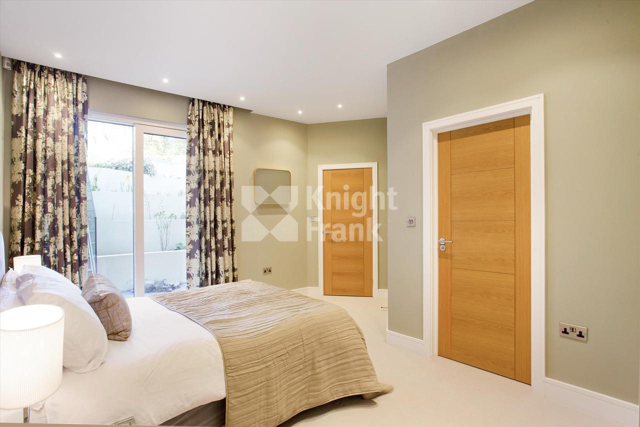 Продажа Вилла в Bramcote Road, London, SW15. в Лондоне в