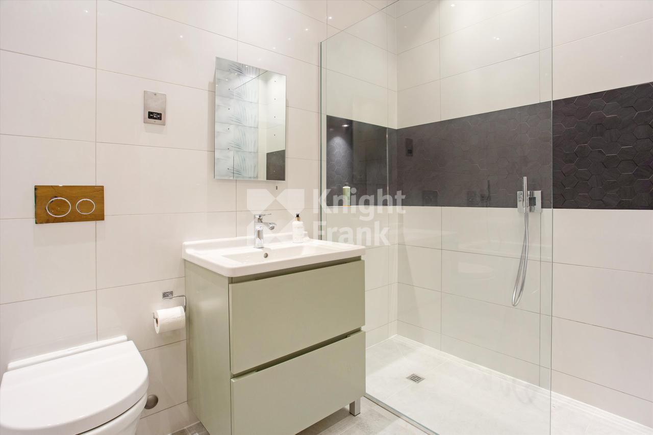 Продажа Вилла в Bramcote Road, London, SW15. в Лондоне в