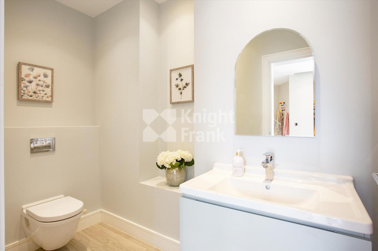 Продажа Вилла в Bramcote Road, London, SW15. в Лондоне в