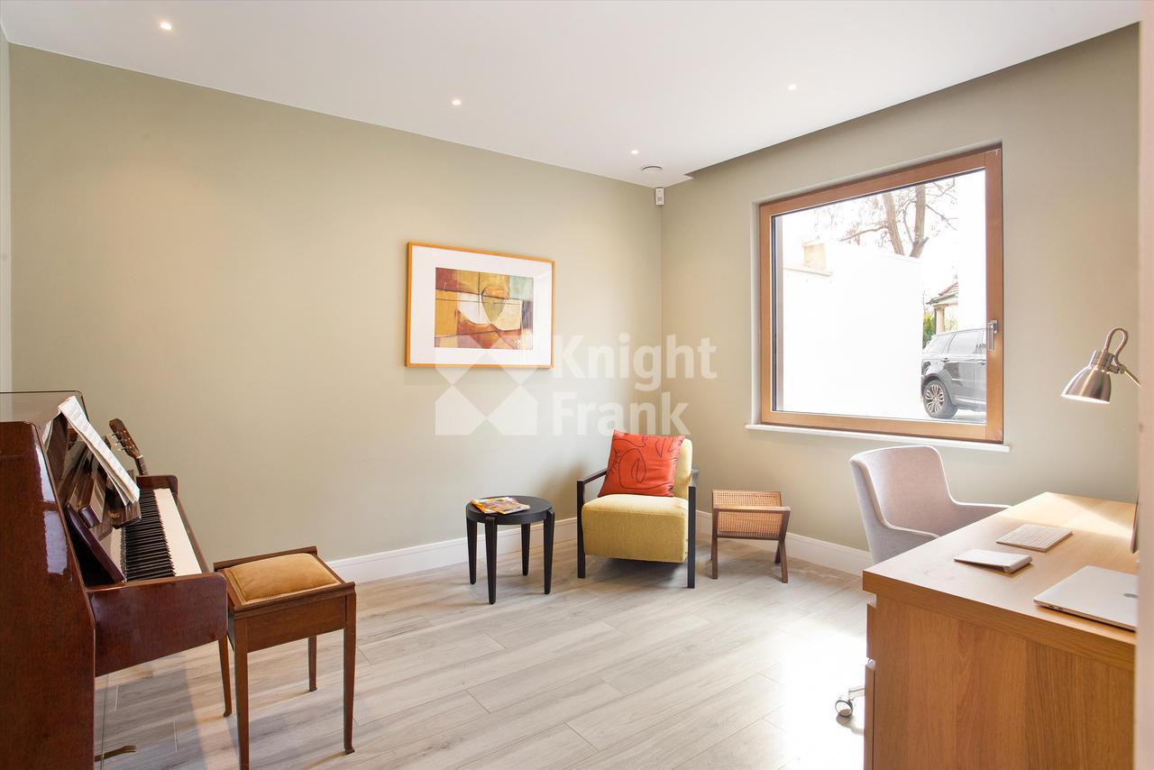 Продажа Вилла в Bramcote Road, London, SW15. в Лондоне в