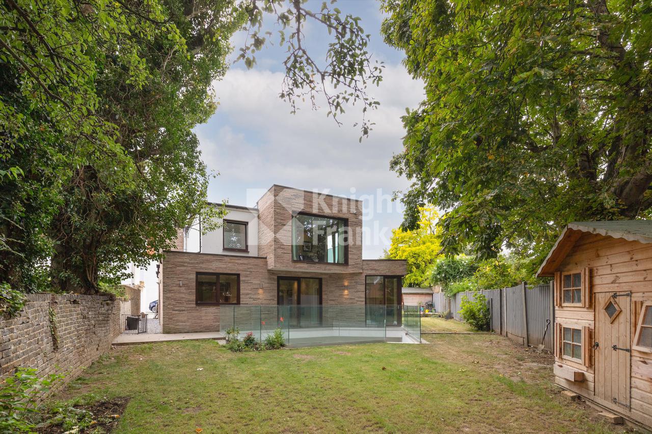 Продажа Вилла в Bramcote Road, London, SW15. в Лондоне в