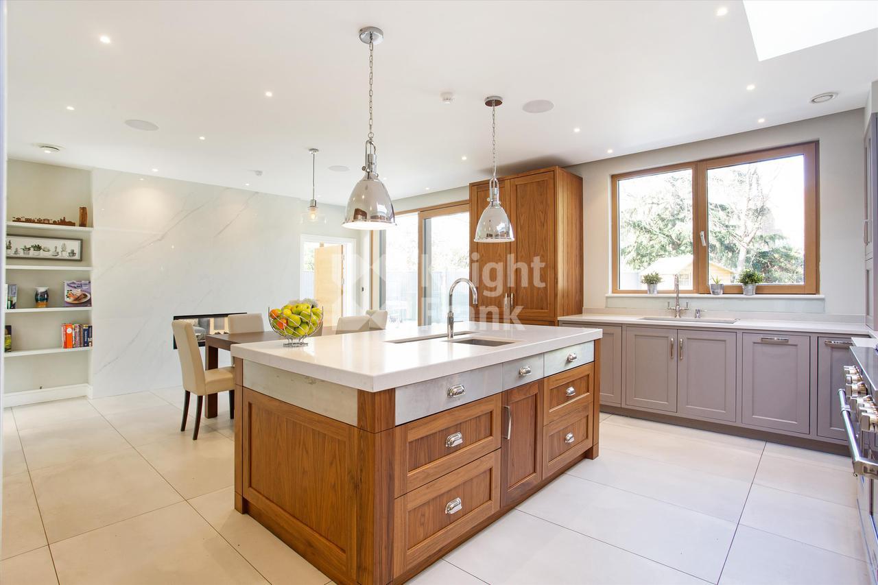 Продажа Вилла в Bramcote Road, London, SW15. в Лондоне в