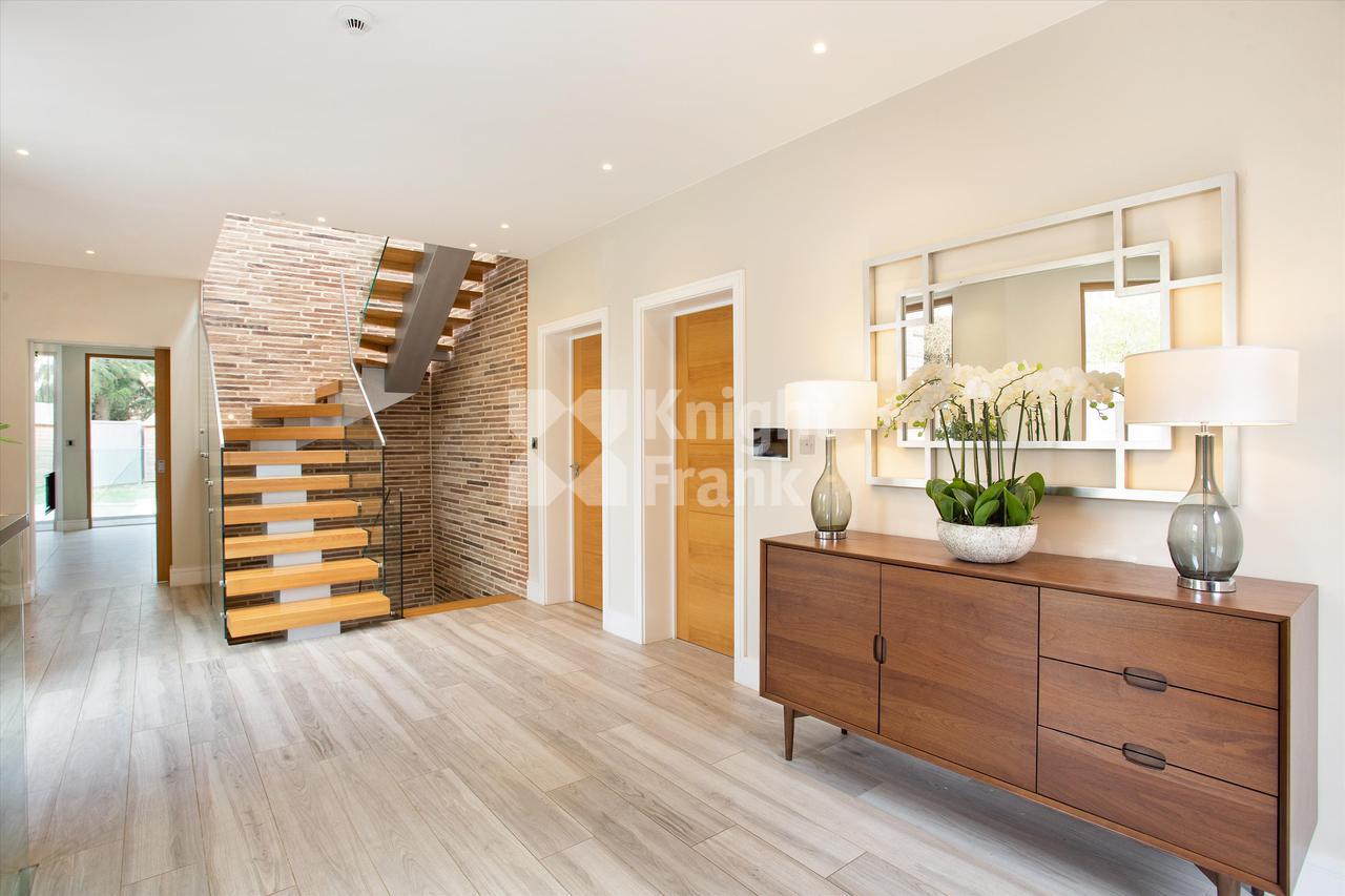 Продажа Вилла в Bramcote Road, London, SW15. в Лондоне в