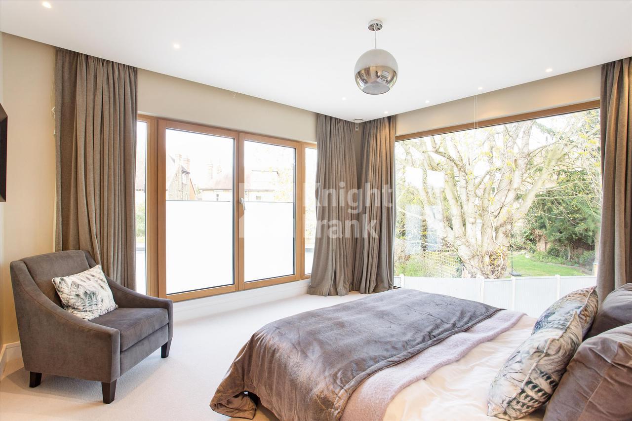 Продажа Вилла в Bramcote Road, London, SW15. в Лондоне в