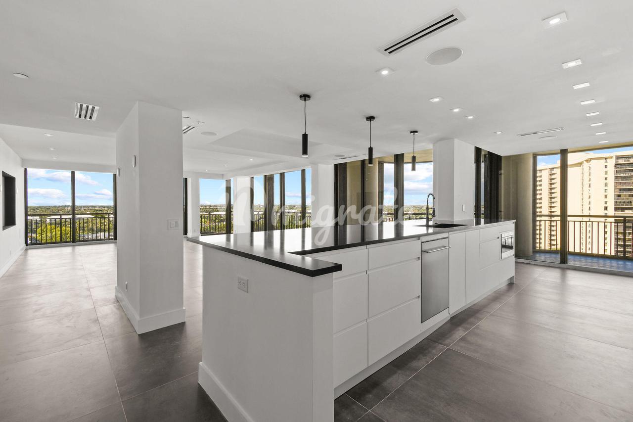 Кондоминиум в 2427 Presidential Way, Ph1 - West Palm Beach, Florida