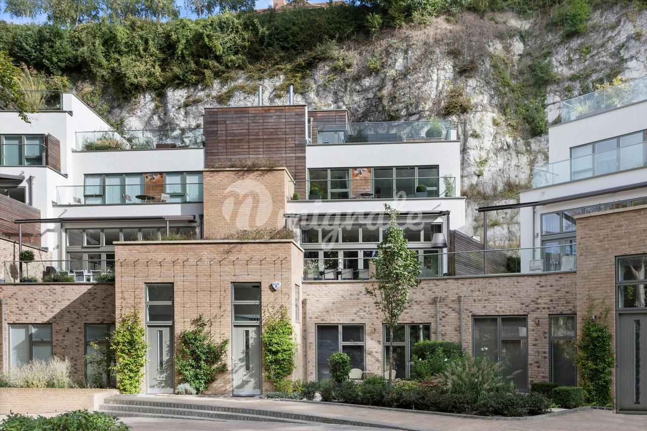 Вилла в Chantry Quarry, Guildford, Surrey, GU1.