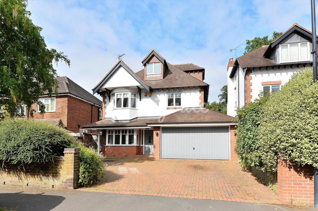 Вилла в Lordswood Road, Harborne, Birmingham, B17