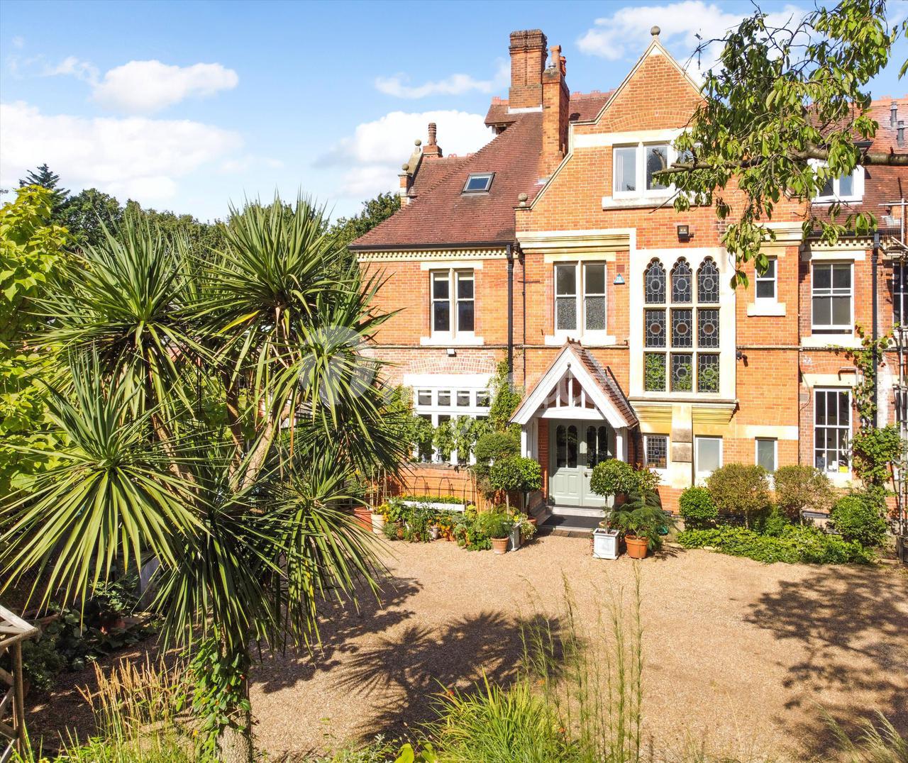 Вилла в Woburn Hill, Addlestone, Surrey, KT15
