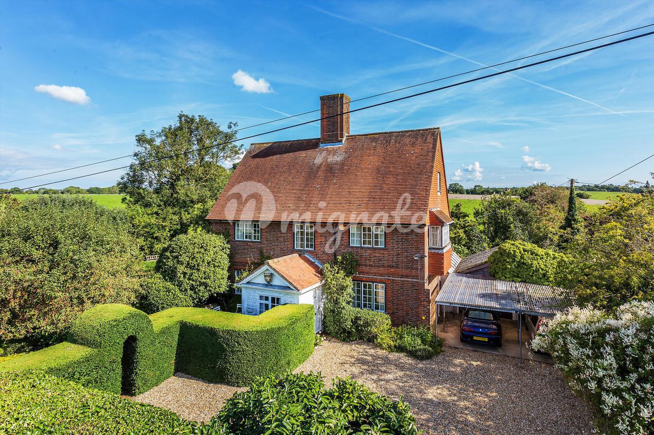 Дом в поселке в Puttenham Lane, Shackleford, Godalming, Surrey, GU8