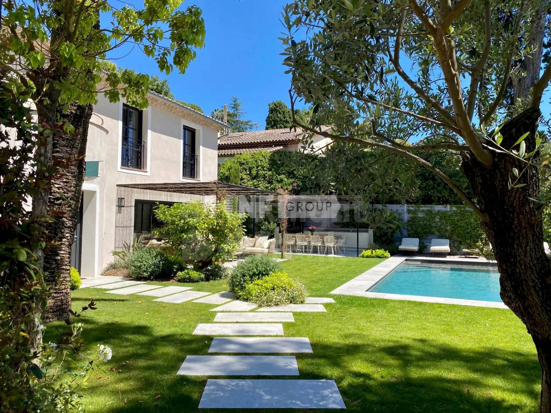 Вилла с бассейном в тихом районе Канн (Ref.: 8291)