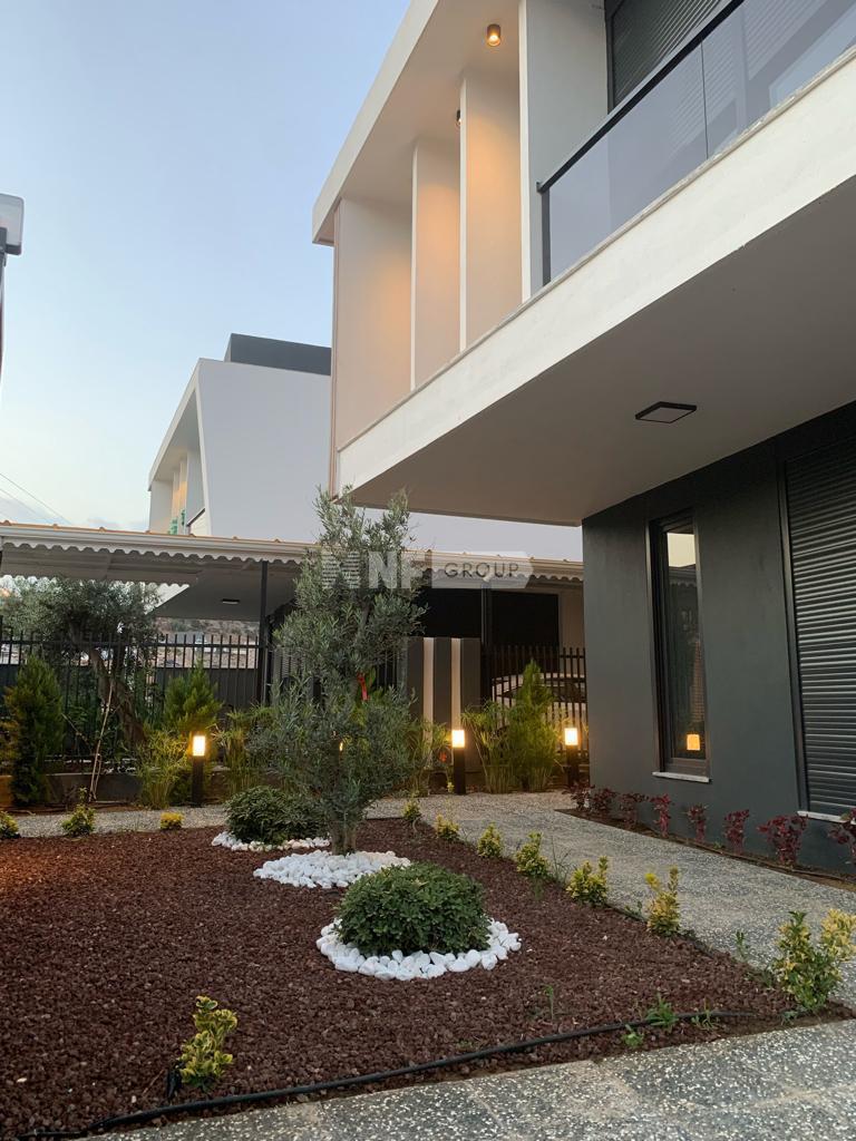 Роскошная дизайнерская вилла с бассейном и садом (MAX villa (Villa Via))