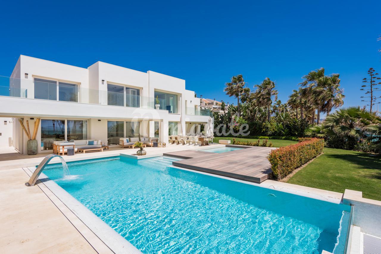 Вилла в Beach Side Golden Mile, Marbella, Malaga