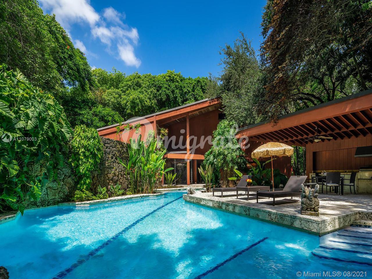 Вилла в 4895 N Kendall Dr  - Miami, Florida