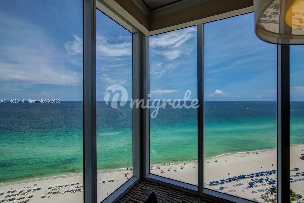 Кондоминиум в 18001  Collins Ave , 2009 - Sunny Isles Beach, Florida