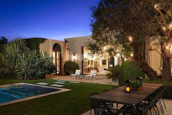 Роскошное поместье в Лос-Анджелесе (1457 Blue Jay Way, Los Angeles, CA 90069)