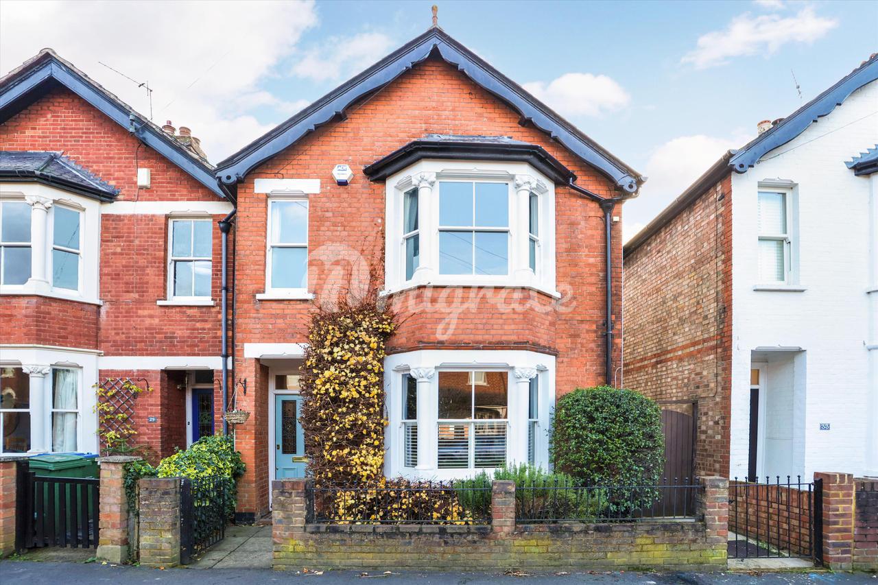 Вилла в Oakdale Road, Weybridge, Surrey, KT13