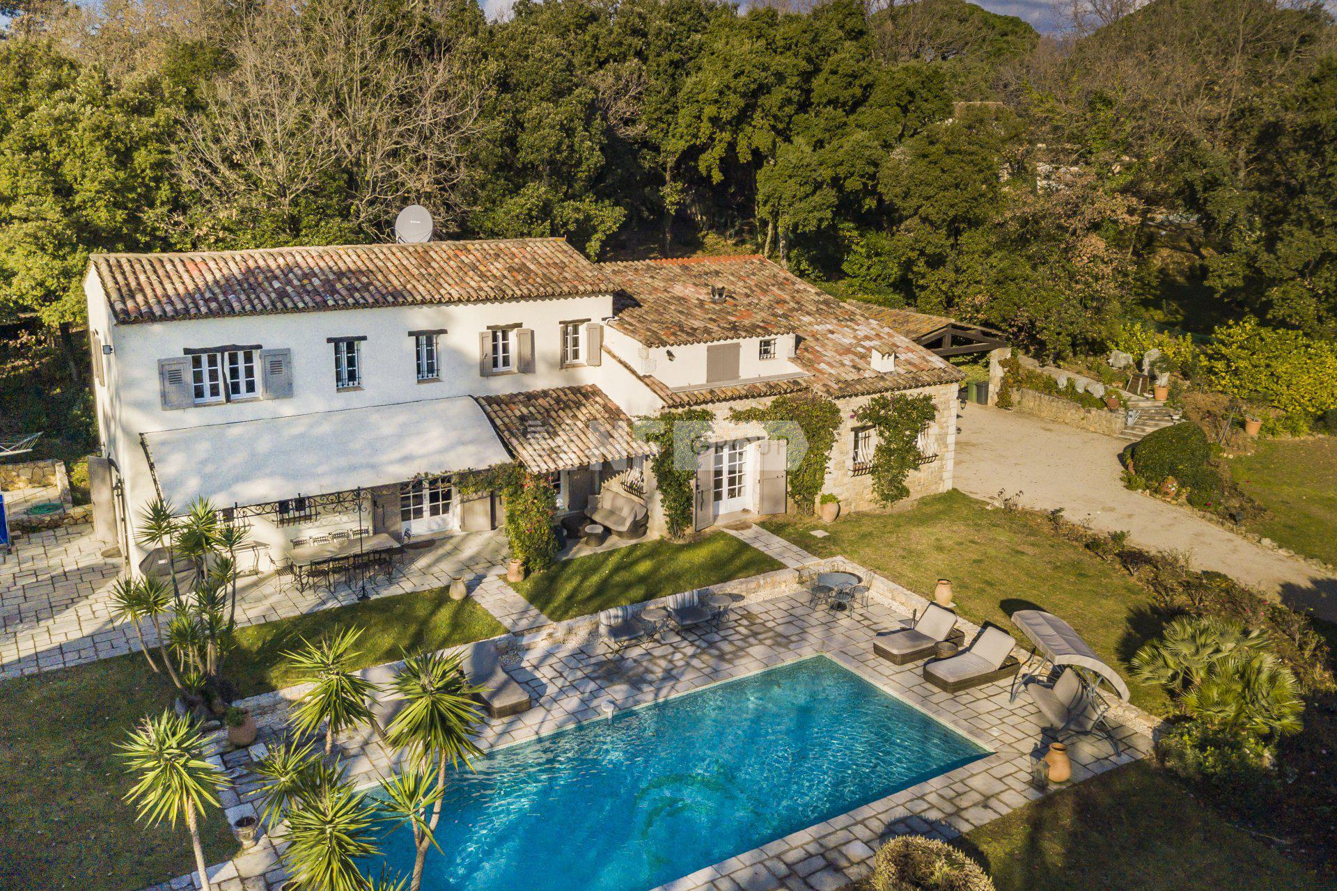 Роскошное поместье в Вальбонн