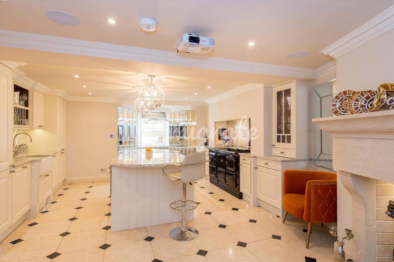 Вилла в Mount Parade, Harrogate, North Yorkshire, HG1