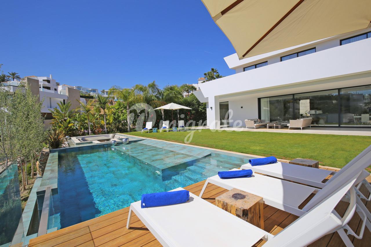 Вилла в La Alqueria, Benahavis, Malaga